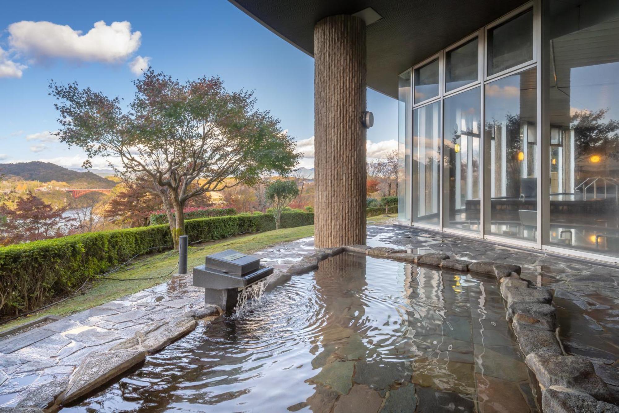 Enakyo Onsen Hotel Yuzuriha Екстериор снимка